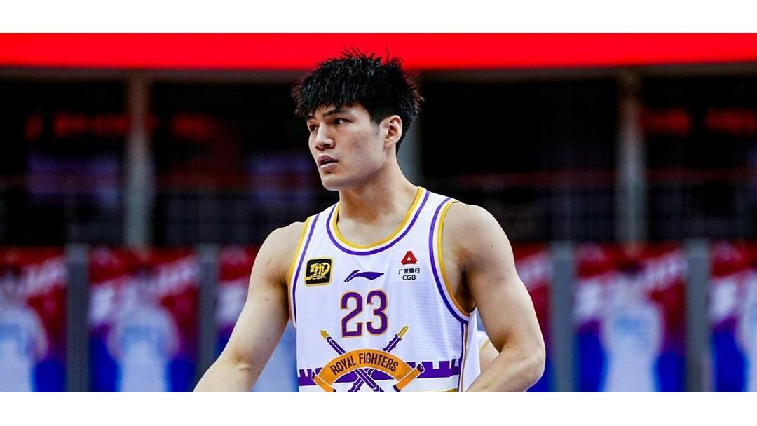 九游体育中国官网NBA常规赛冲刺阶段走向成谜，广州队更衣室发声，引发热议，轮换策略成焦点的简单介绍